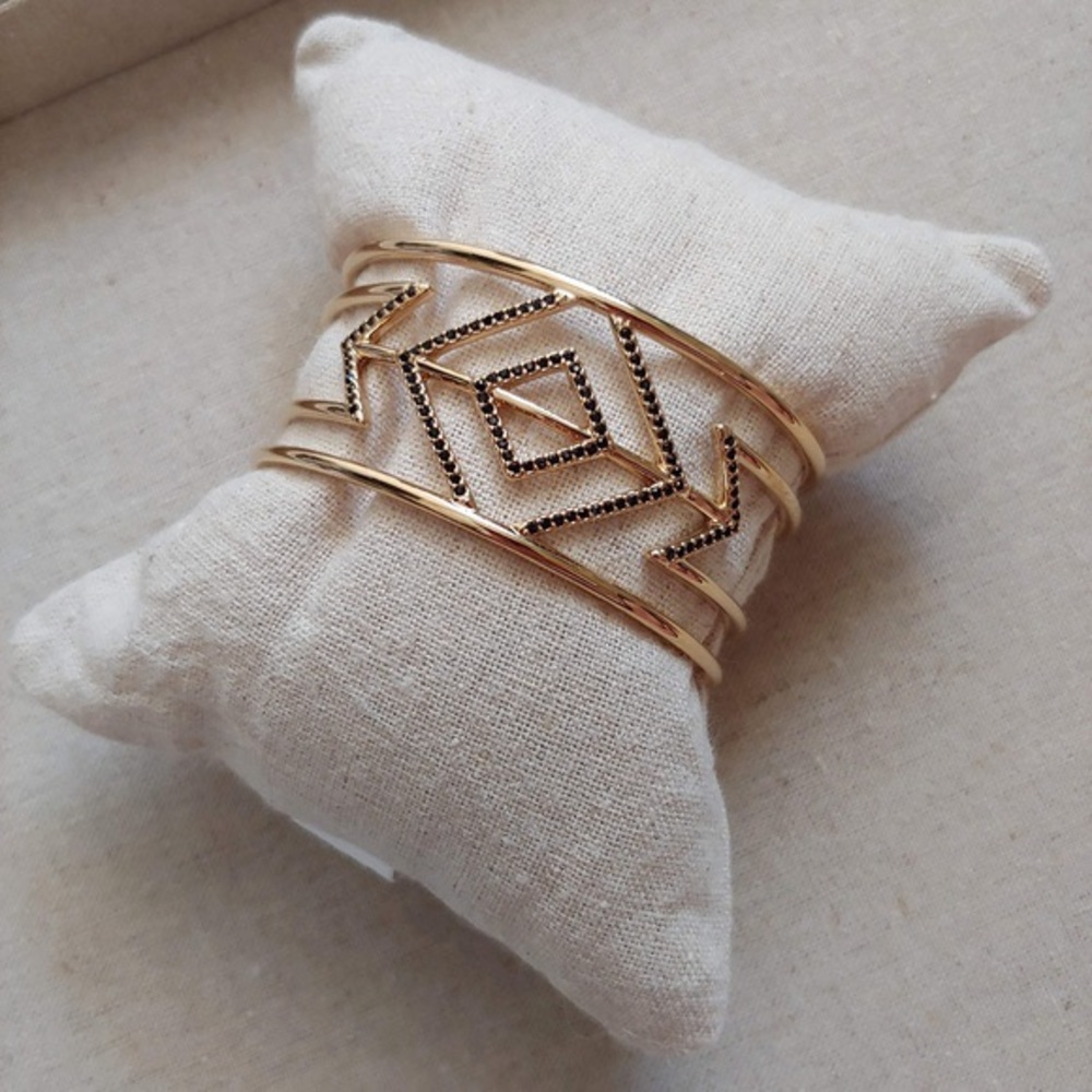 Stella and Dot Pavé Sphinx Cuff
